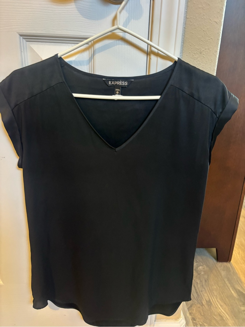 Express Women's Black V-Neck Cap Sleeve Top weeks x small